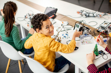 صنع مشاريع ربوتكس للطلاب